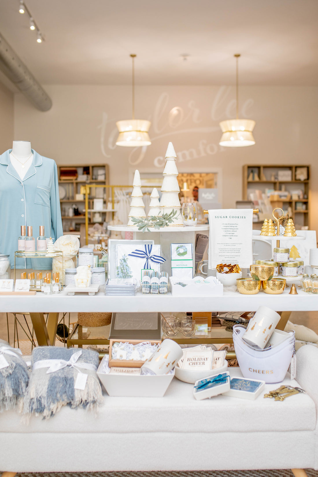 Cozy & Comforting Gifts to Shine This Holiday Season