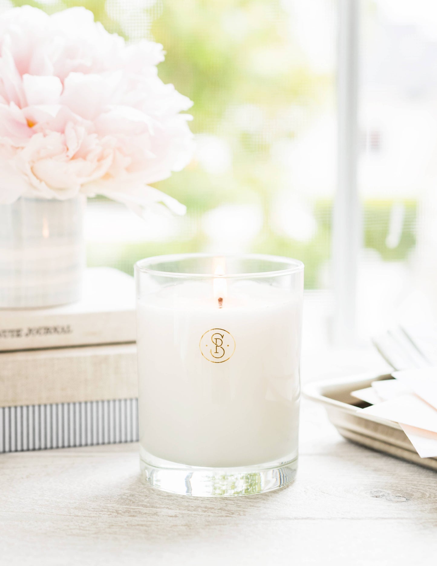 Signature Crisp White Linen Candle