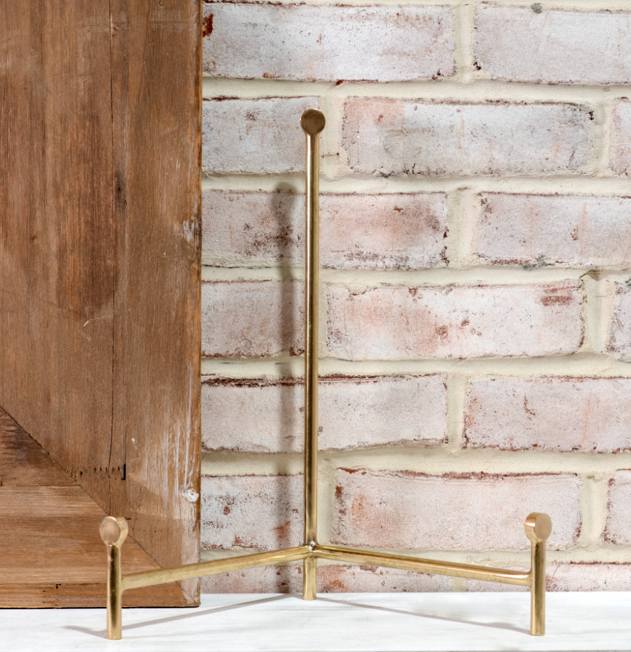 BRASS STRAIGHT BACK EASEL