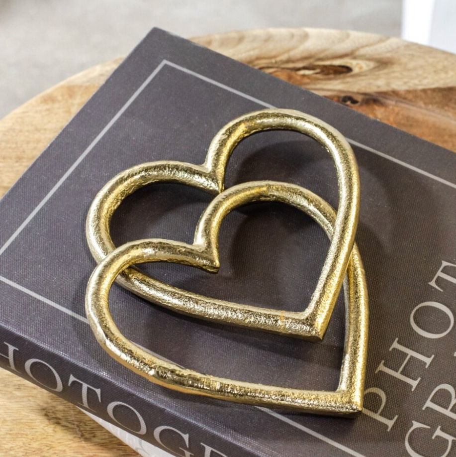 INTERLOCKING GOLD METAL HEARTS